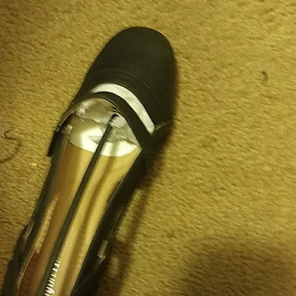 Shoes - Picture 4 of 4